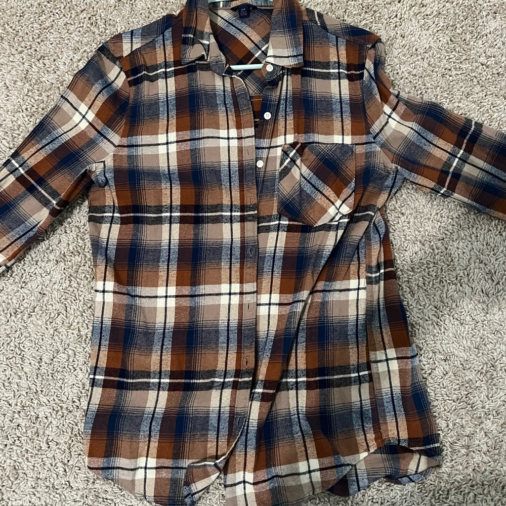 Plaid beige and blue Aeropostale longe sleeve button down